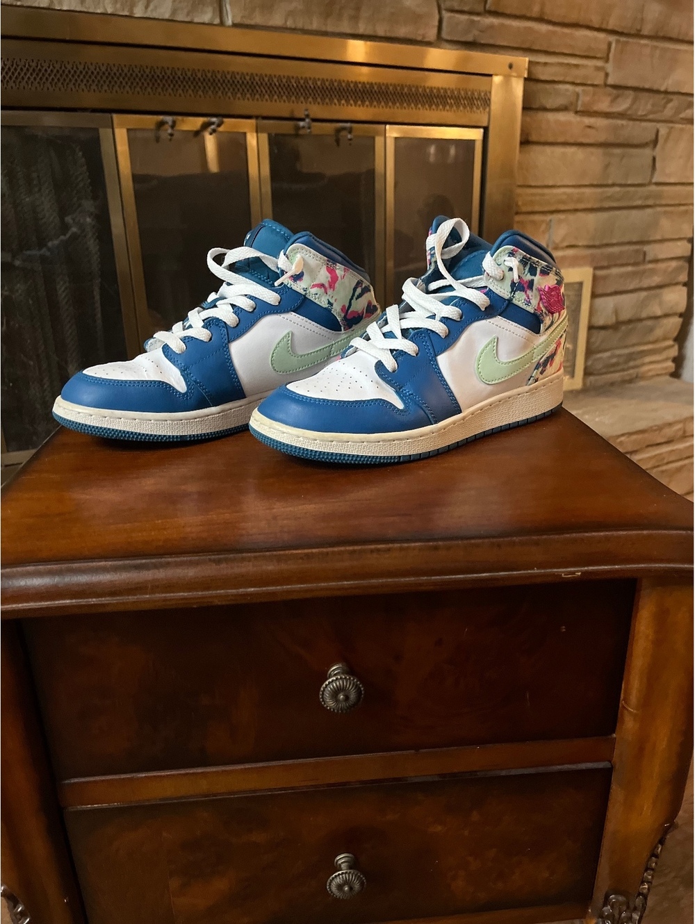 Air Jordan 1 Mid GS Paint Stroke Blue Mint Floral 555112-300 Size 5.5Y